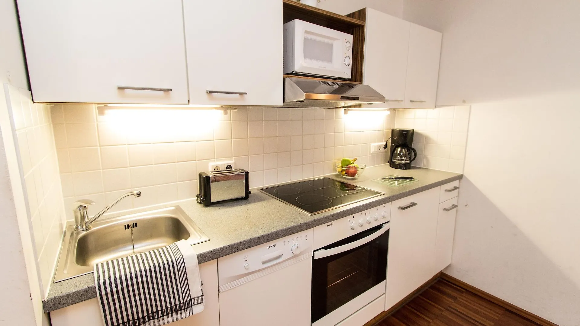 Royal Living Apartments Вена Апарт-отель